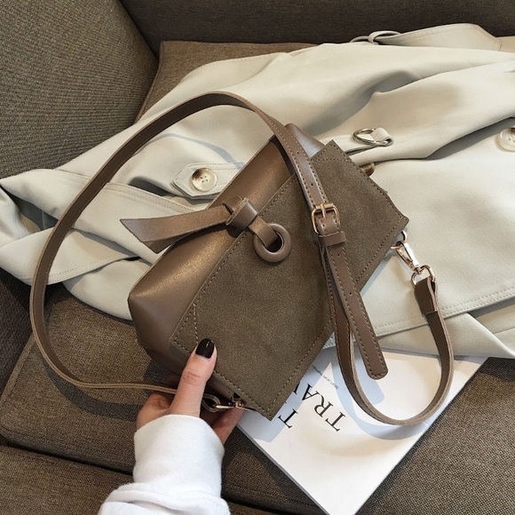 🆕 TOLEDO Vol. 3 Crossbody Bag - Picture 5 of 8